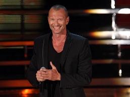 Biagio Antonacci arriva sul palco di Miss Italia 2012